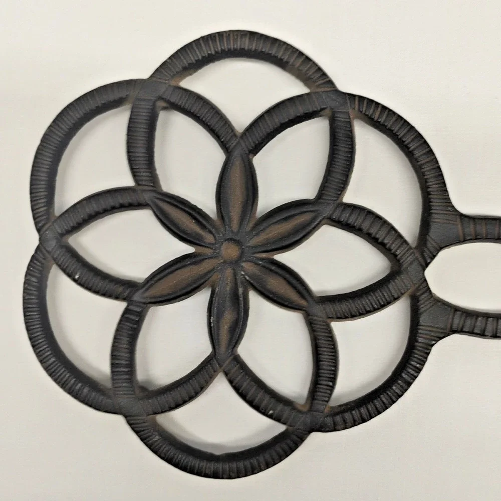 EMIC (EMIG) T57‎ Vintage Cast Iron Hex Circles Trivet Pot & Pan Holder